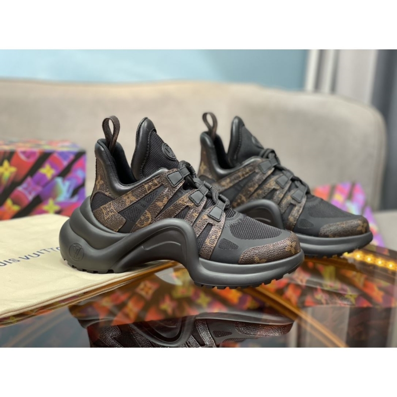 l**is V*t*n sneakers